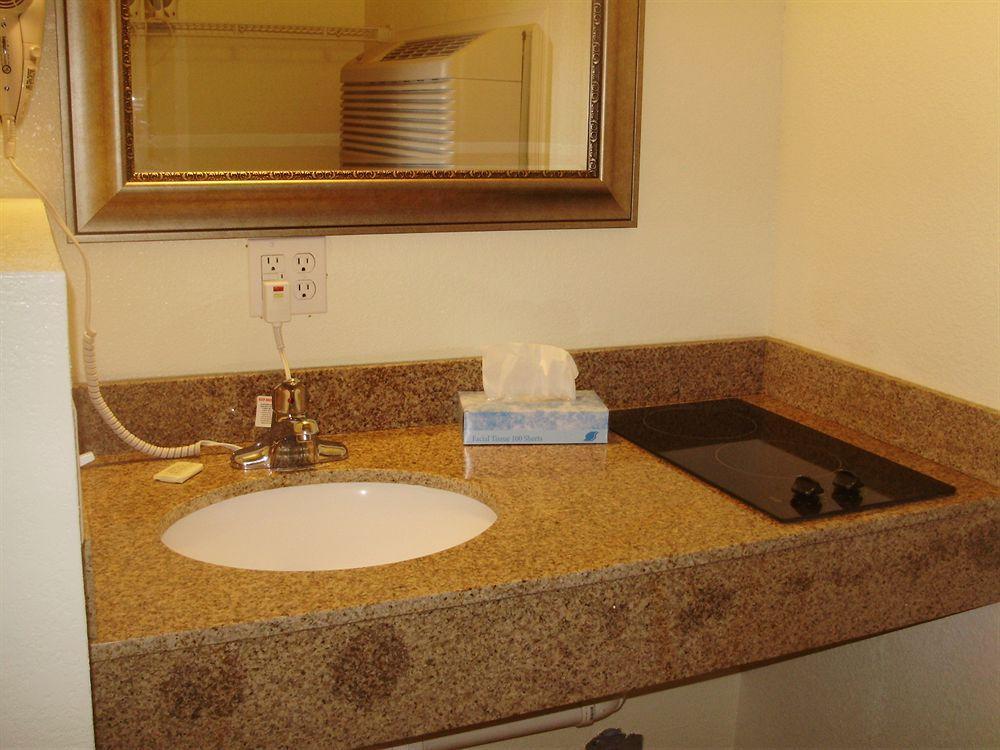 Oceanfront Inn And Suites - Ormond 오먼드 비치 외부 사진